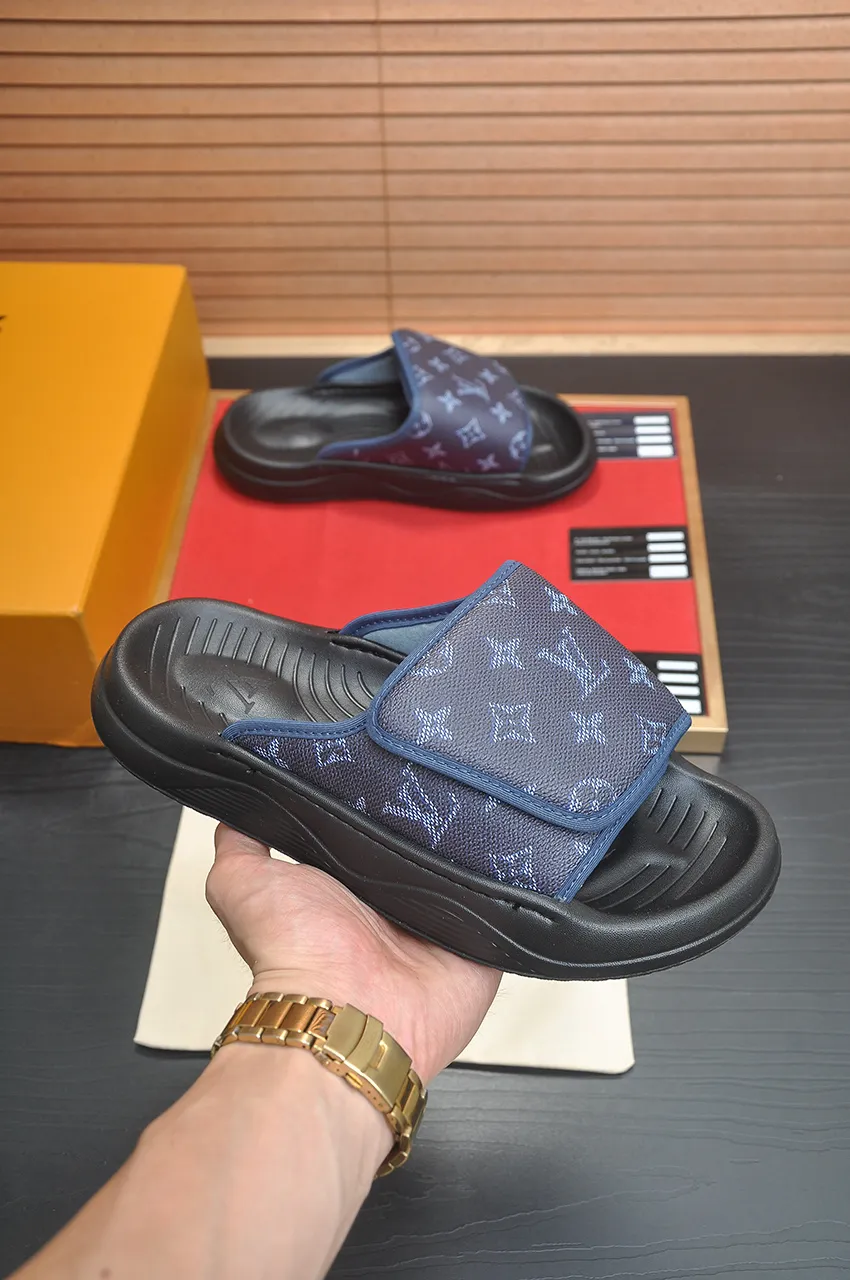 Men's men's shoes 💰340💶 [Louis Vuitton LV slippers] (high-end cowhide) counter 1:1 fashion style, a must-have for summer! The designer used LV’s iconic outsole. The original simple slippers instantly become fashionable! The upper is made of flexible special cowhide leather straps alternately, and the workmanship is exquisite! A must-have for stylish men in summer, size 38-45 (45 customized)